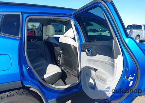 2022 Jeep Compass Latitude 4X4 from USA, damaged, VIN 3C4NJDBB1NT215938